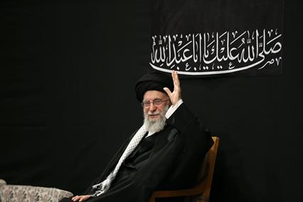 حضور رهبر معظم انقلاب در مراسم عزاداری حسینیه امام خمینی